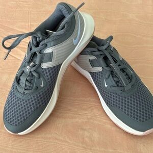Nike Women’s MC Trainer Smoke Grey/Hydrogen Blue -Pink Oxford Size 7 #320
